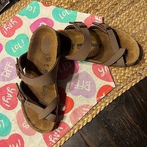 Birkenstock Sandals Big Girls size 32